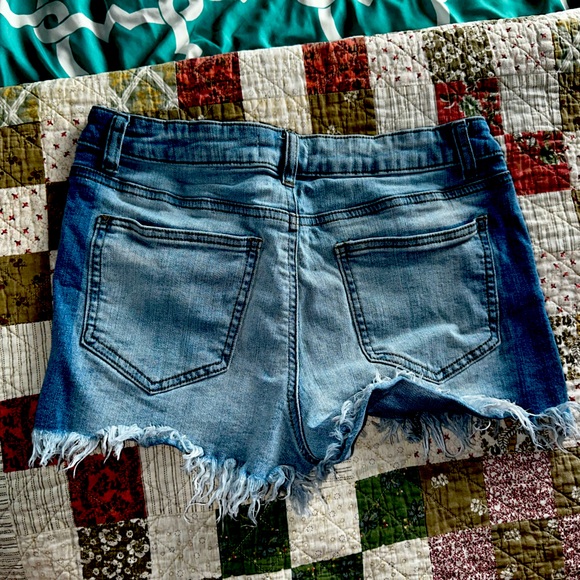 Shorts are too short - Picture 2 of 2